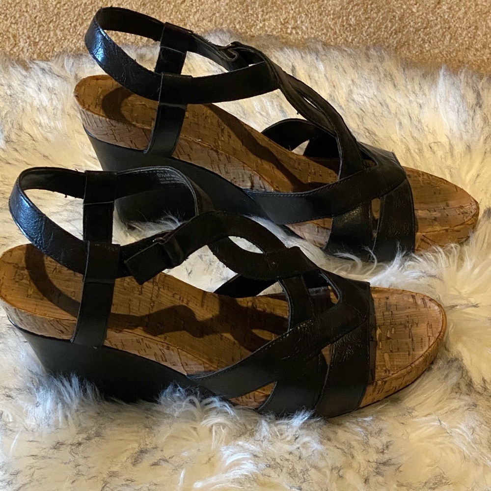 Aerosoles Wonderplush black faux leather wedges